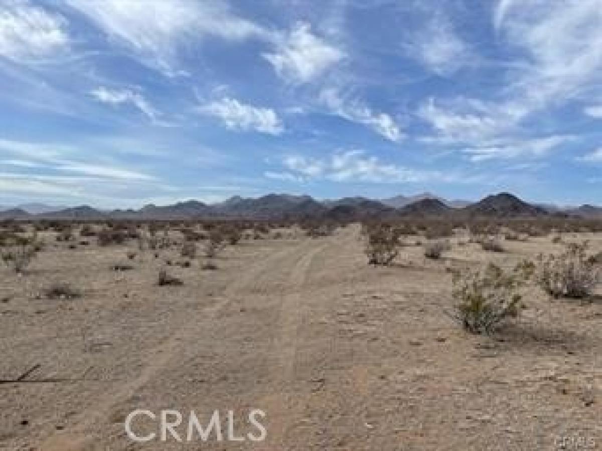 Picture of Residential Land For Sale in Lucerne Valley, California, United States
