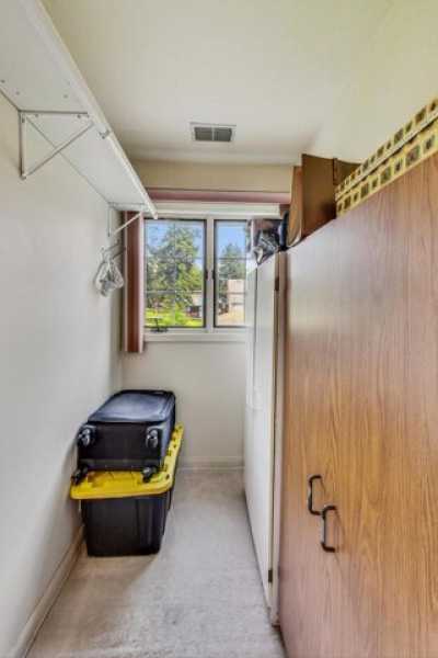 Home For Sale in Crown Point, Indiana