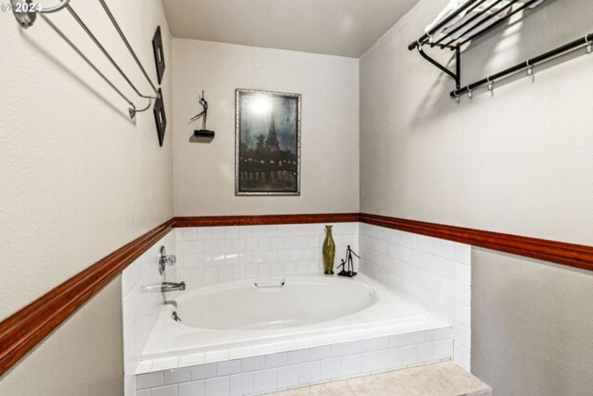 Picture of Home For Sale in Battle Ground, Washington, United States