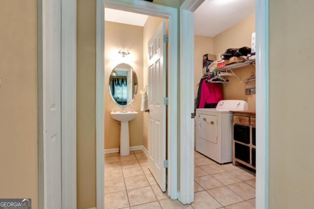 Picture of Home For Sale in Newnan, Georgia, United States