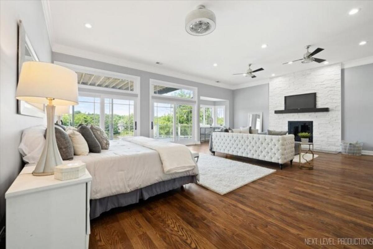 Picture of Home For Sale in Saint Charles, Illinois, United States