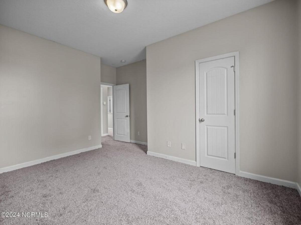 Picture of Home For Sale in Jacksonville, North Carolina, United States