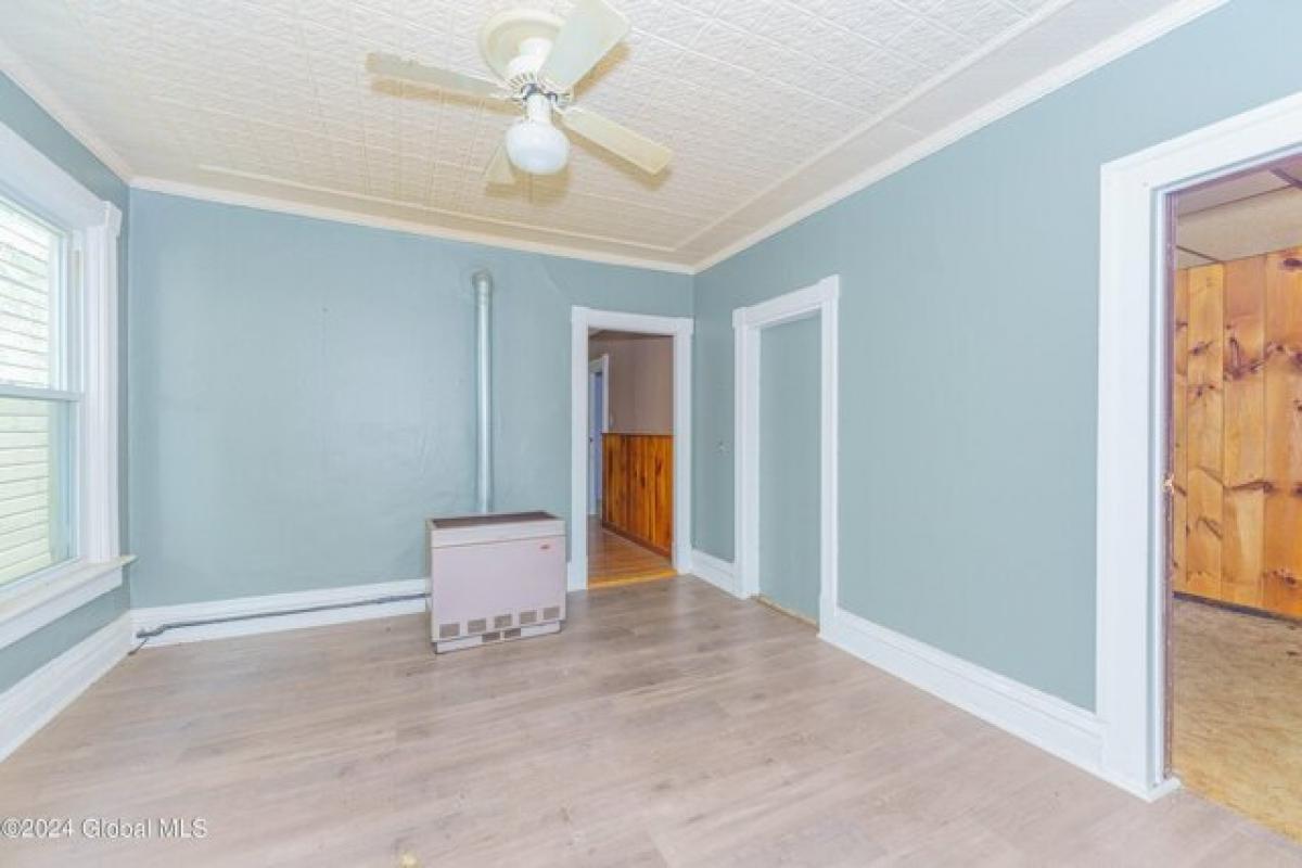 Picture of Home For Sale in Troy, New York, United States