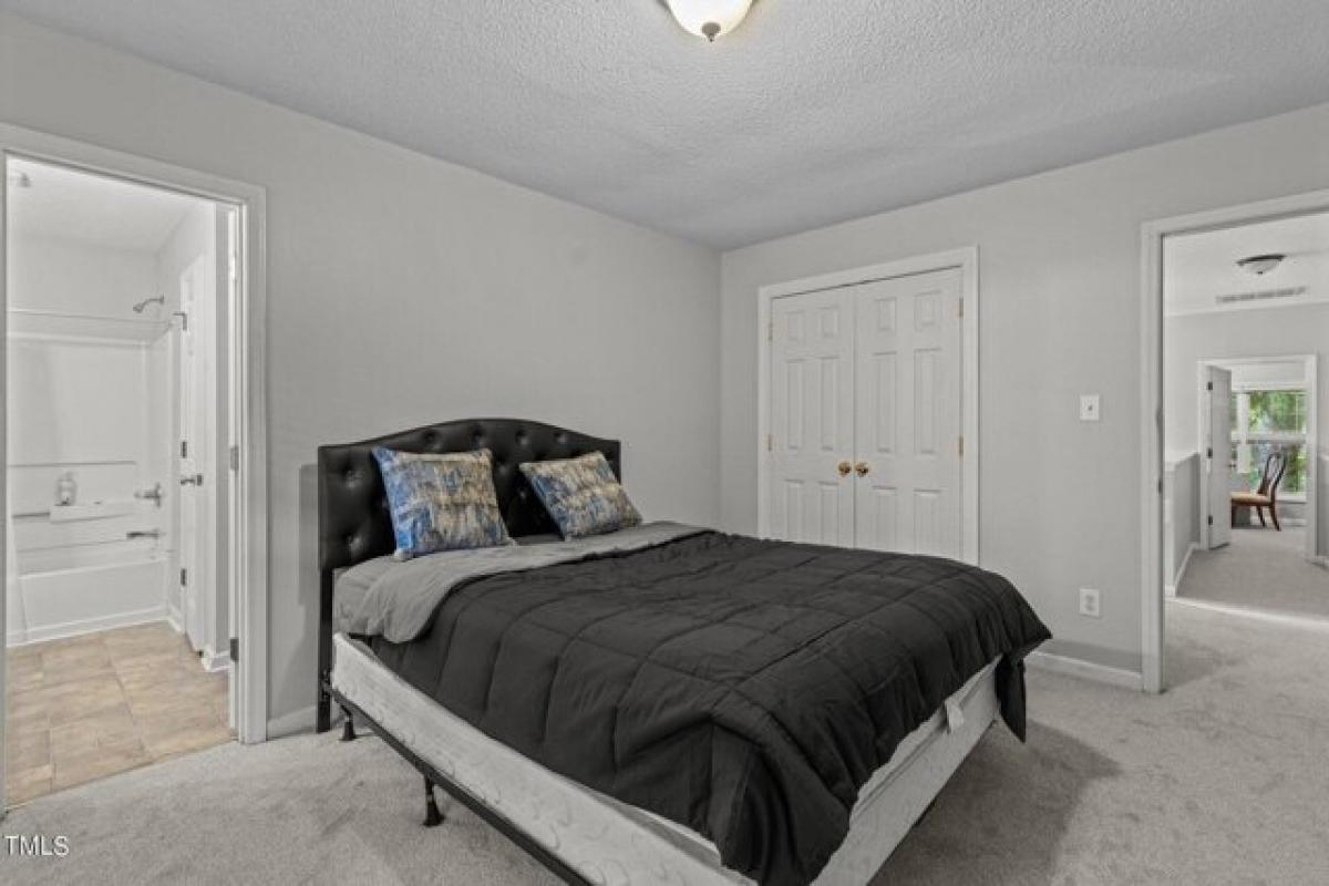 Picture of Home For Sale in Apex, North Carolina, United States