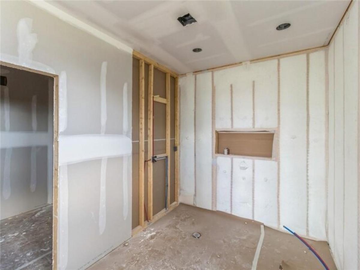 Picture of Home For Sale in Urbandale, Iowa, United States