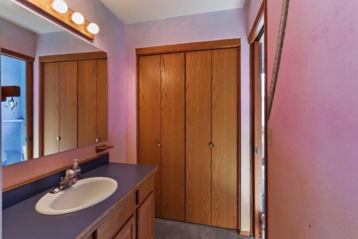 Picture of Home For Sale in Sandpoint, Idaho, United States