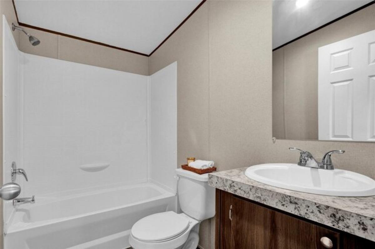 Picture of Home For Sale in Cleveland, Texas, United States