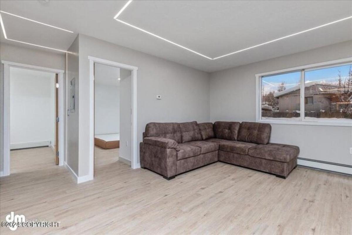 Picture of Home For Sale in Anchorage, Alaska, United States