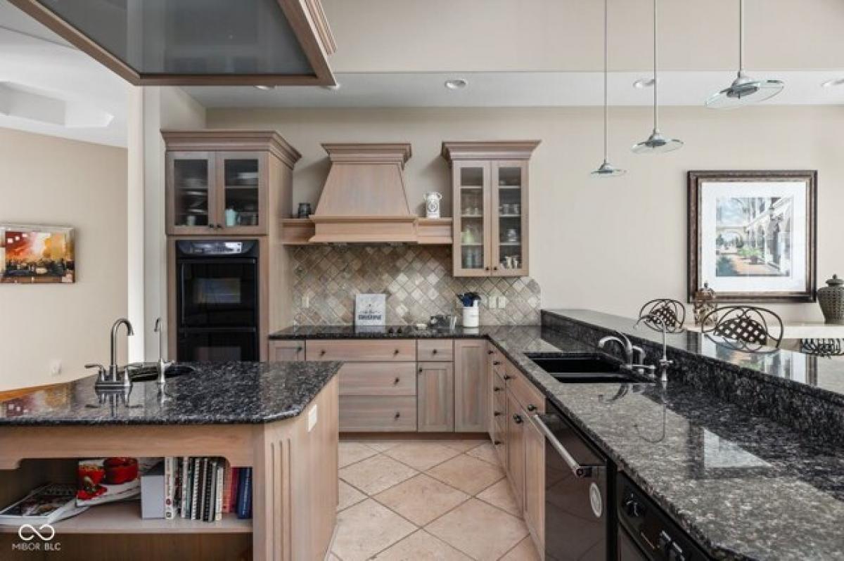 Picture of Home For Sale in Greenwood, Indiana, United States