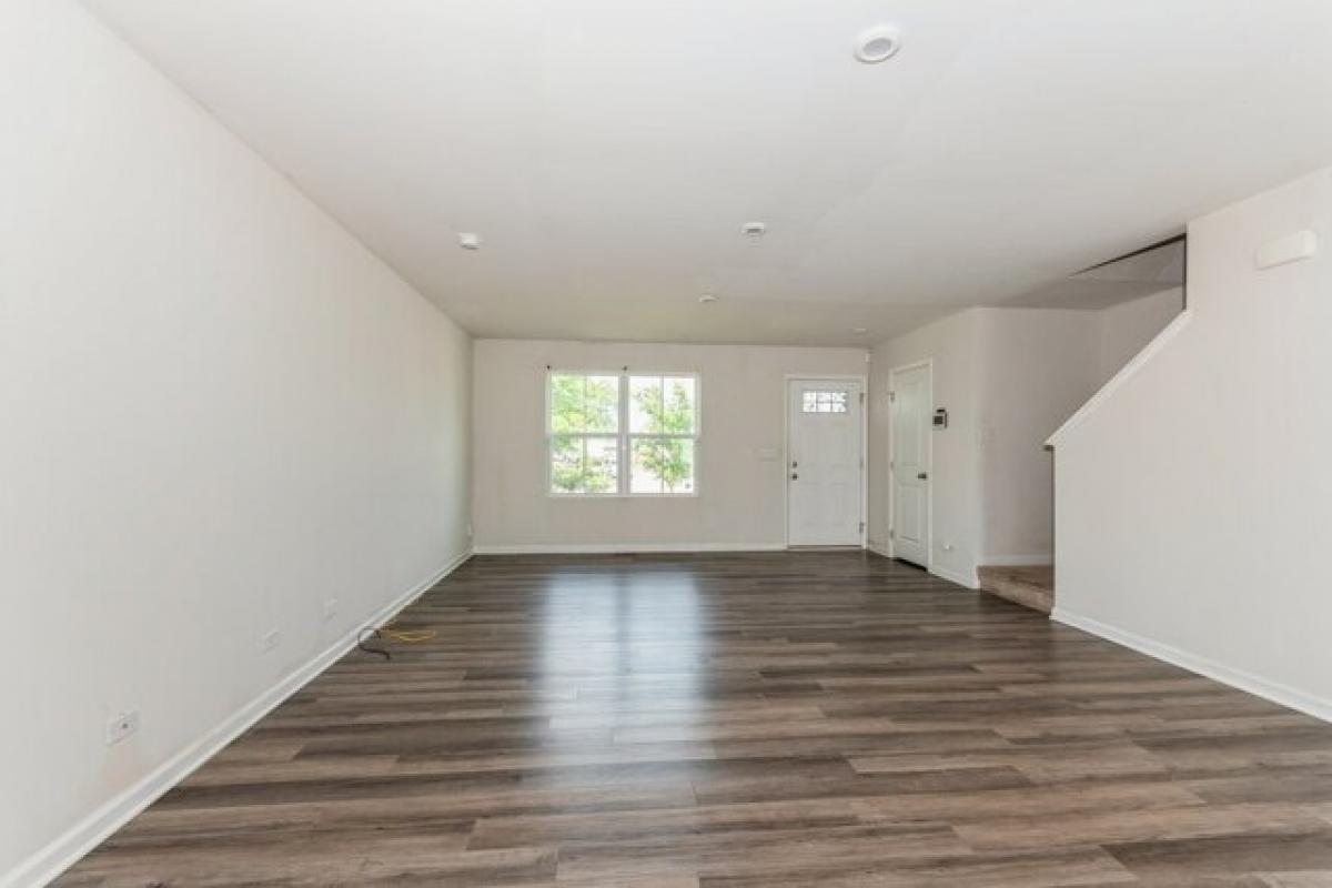 Picture of Home For Sale in Joliet, Illinois, United States