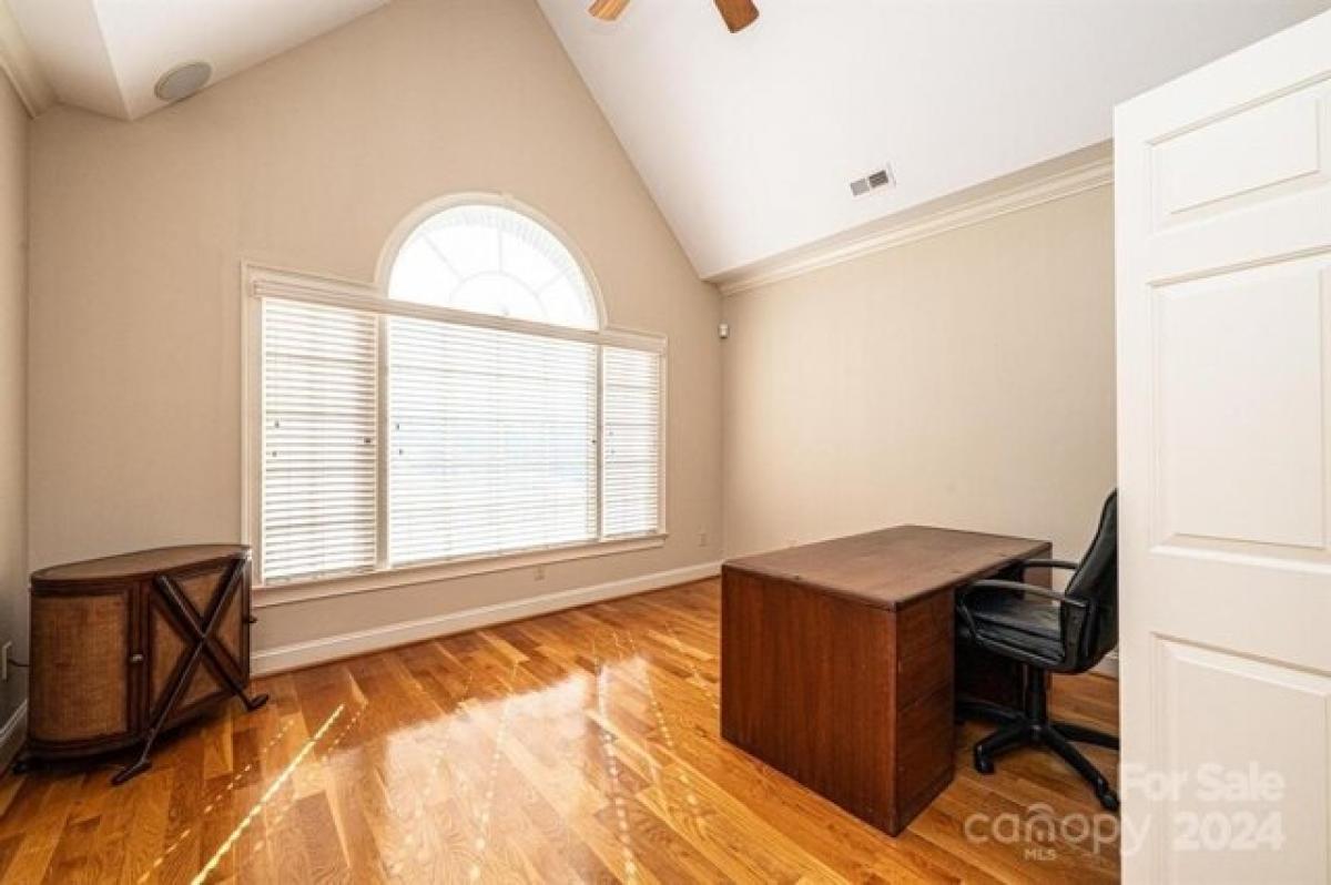 Picture of Home For Sale in Lenoir, North Carolina, United States