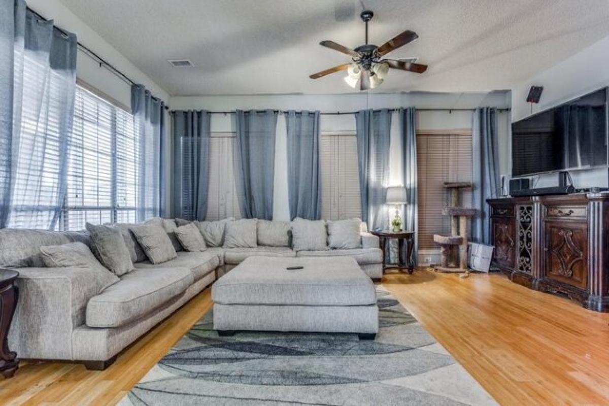 Picture of Home For Sale in Rowlett, Texas, United States