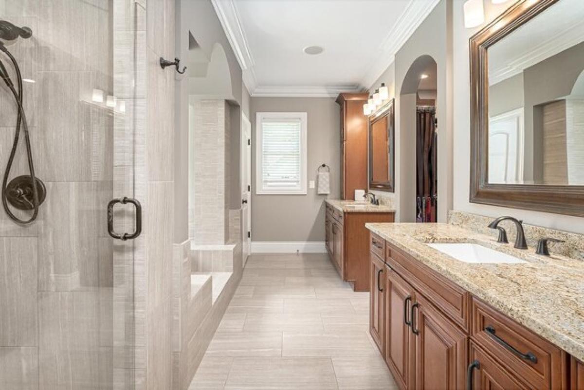 Picture of Home For Sale in Kalamazoo, Michigan, United States