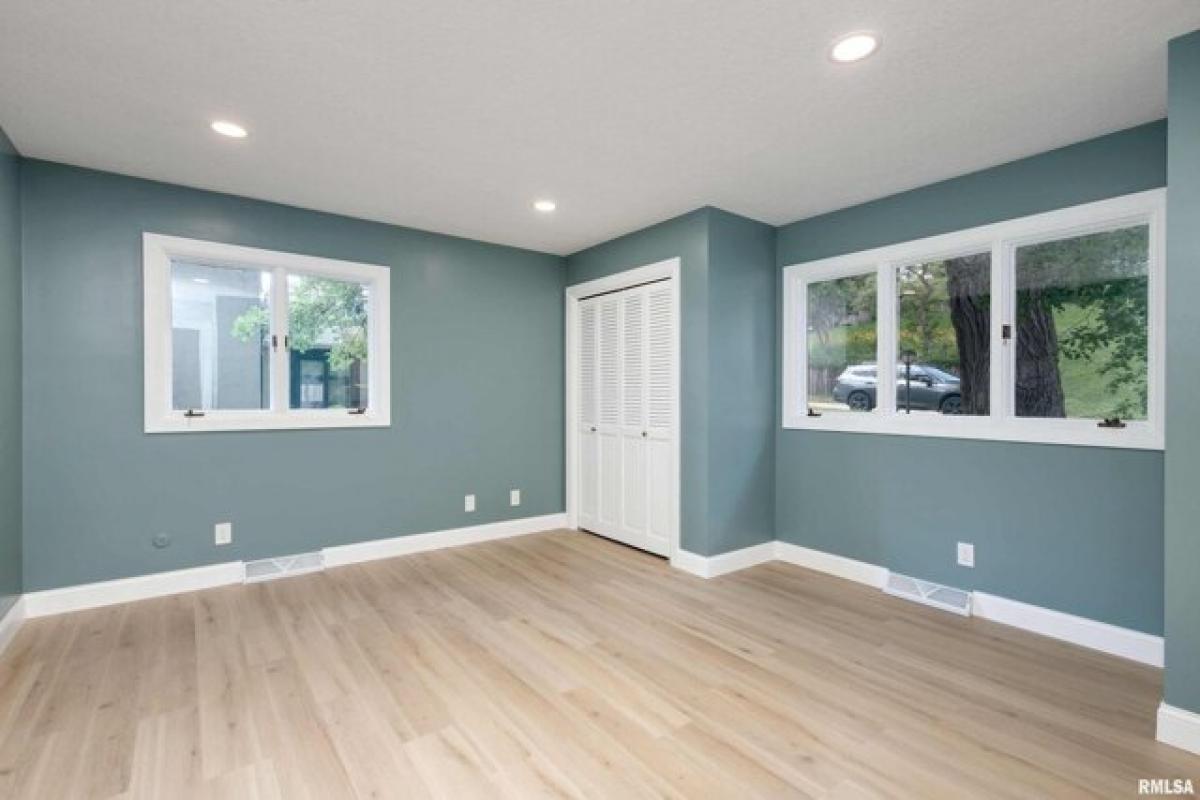 Picture of Home For Sale in Davenport, Iowa, United States