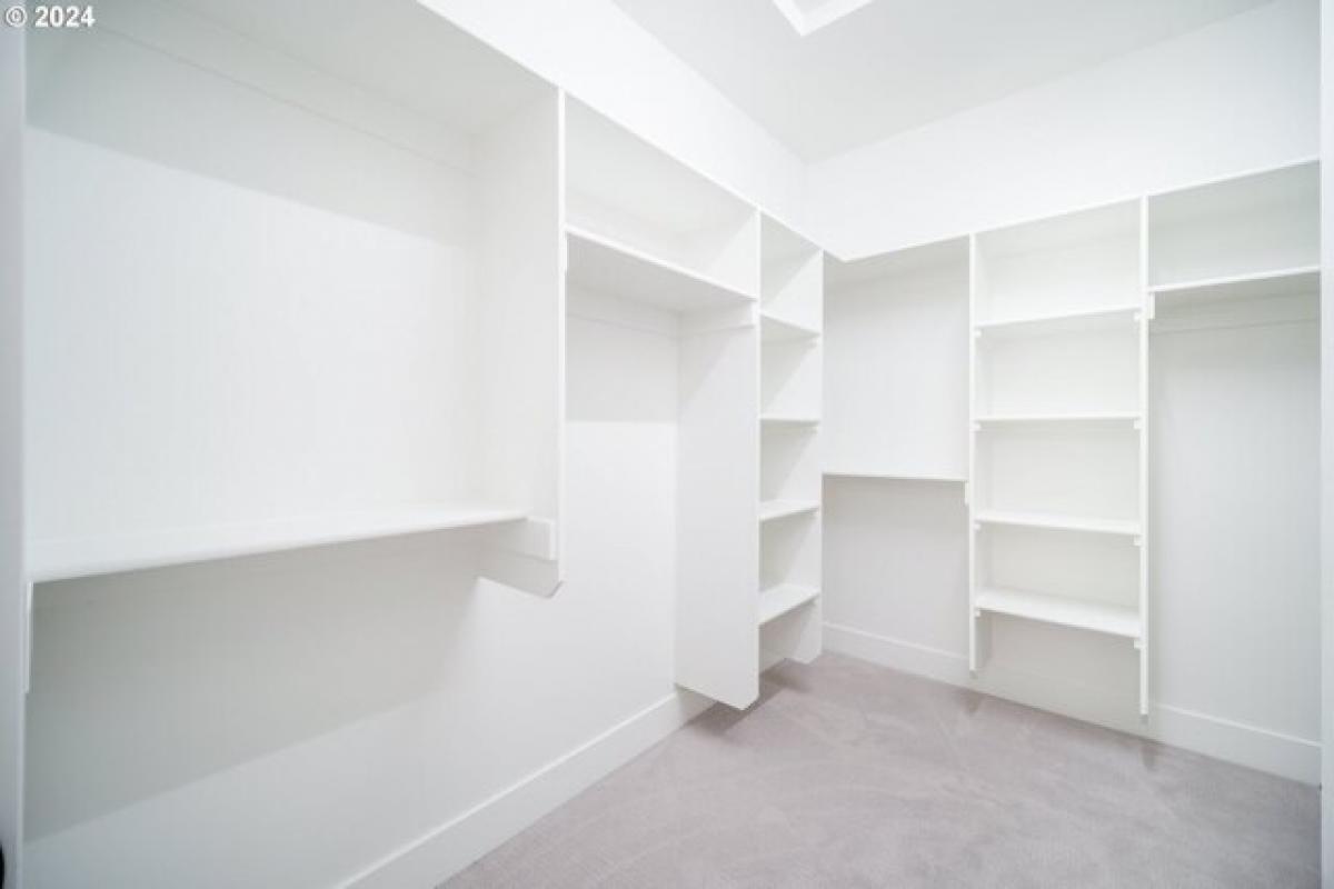 Picture of Home For Sale in Washougal, Washington, United States