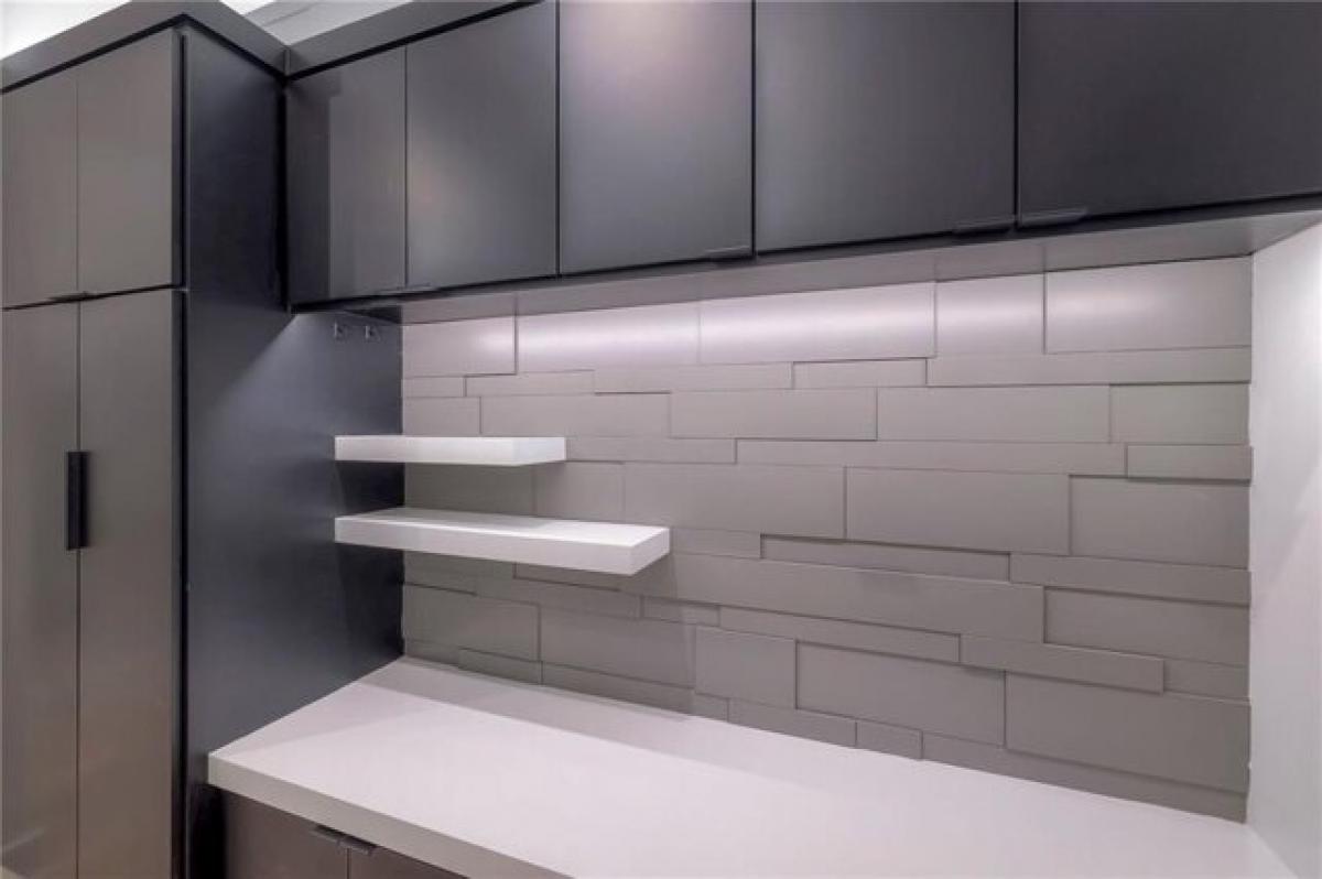 Picture of Home For Sale in Lenexa, Kansas, United States