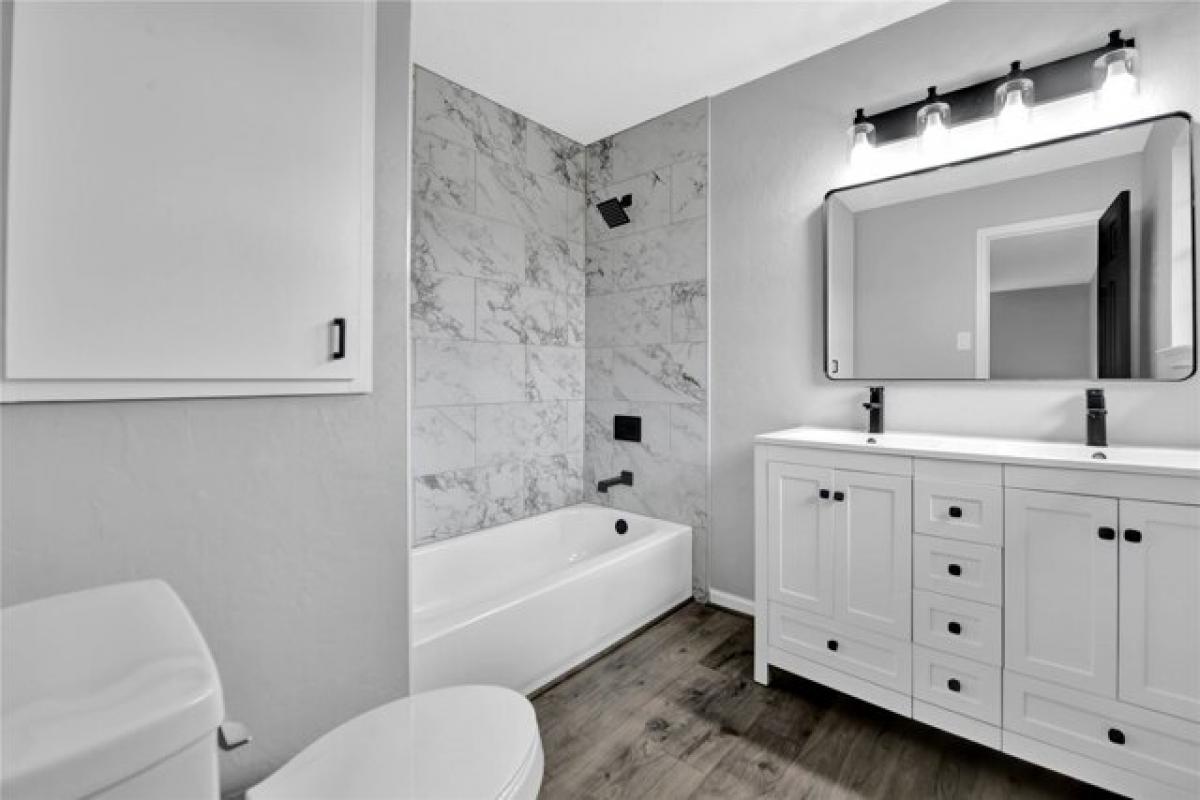 Picture of Home For Sale in Cleveland, Texas, United States