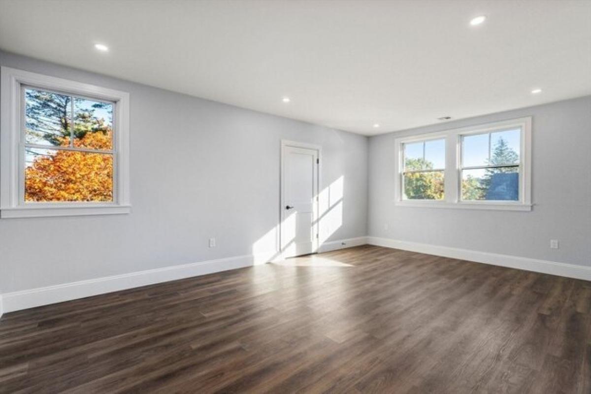 Picture of Home For Sale in Newton, Massachusetts, United States