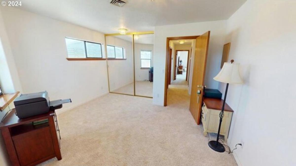 Picture of Home For Sale in Brookings, Oregon, United States