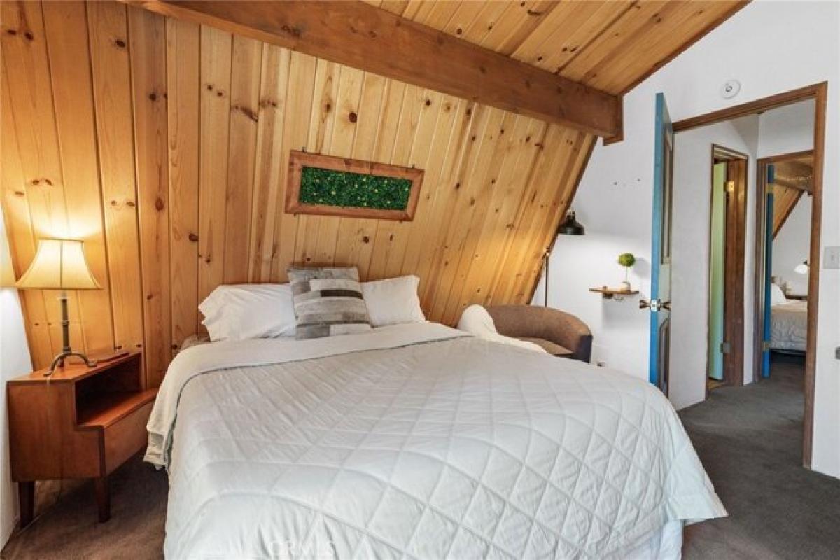 Picture of Home For Sale in Big Bear City, California, United States