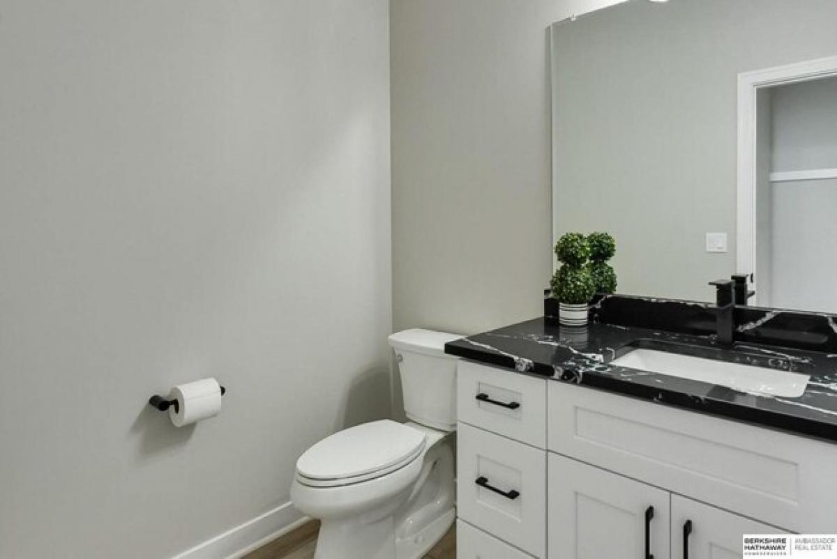 Picture of Home For Sale in Elkhorn, Nebraska, United States