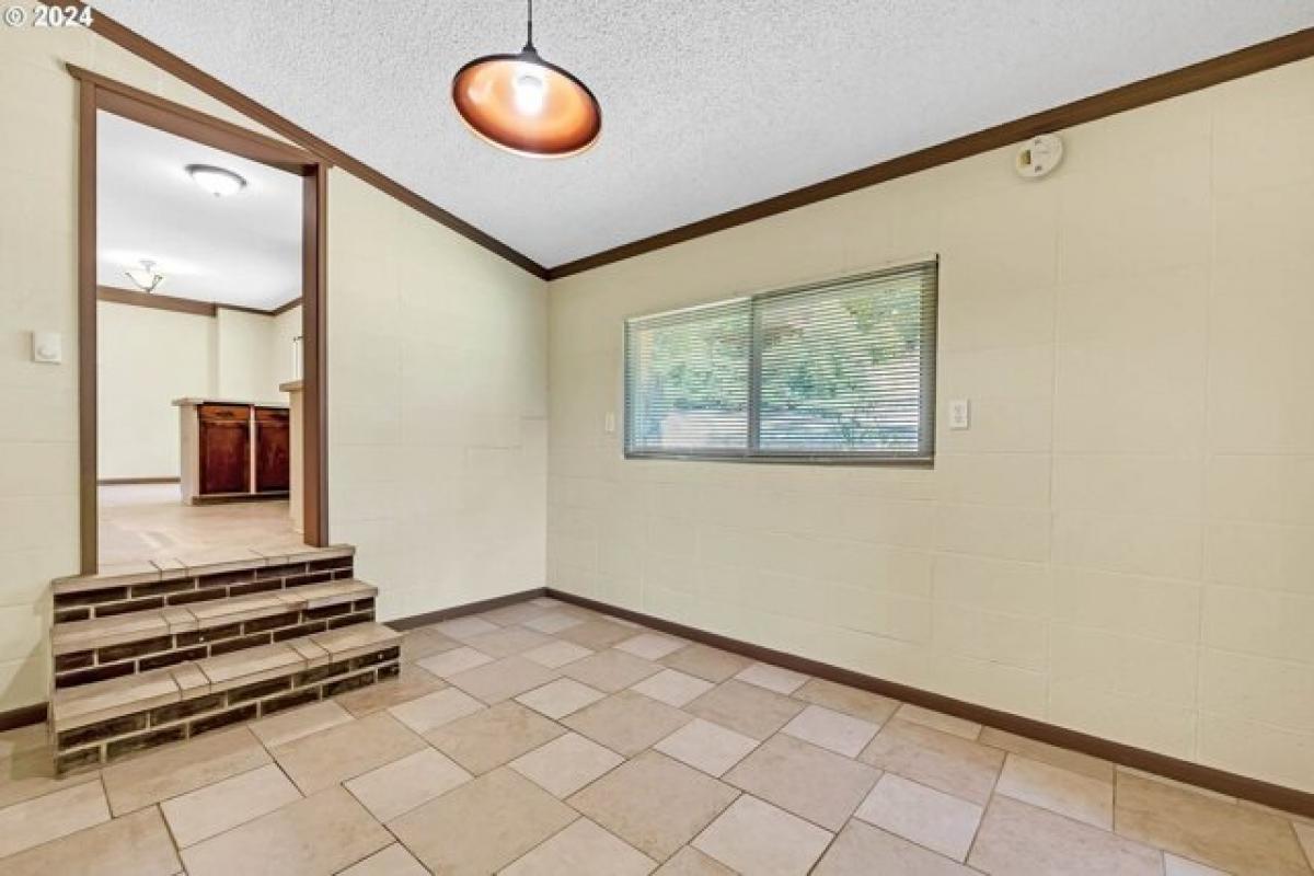 Picture of Home For Sale in Eugene, Oregon, United States