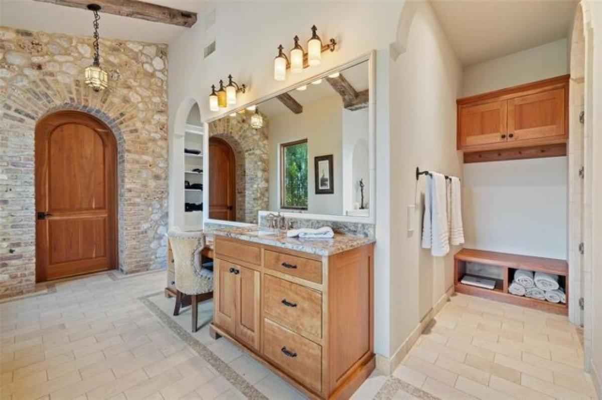 Picture of Home For Sale in Dripping Springs, Texas, United States