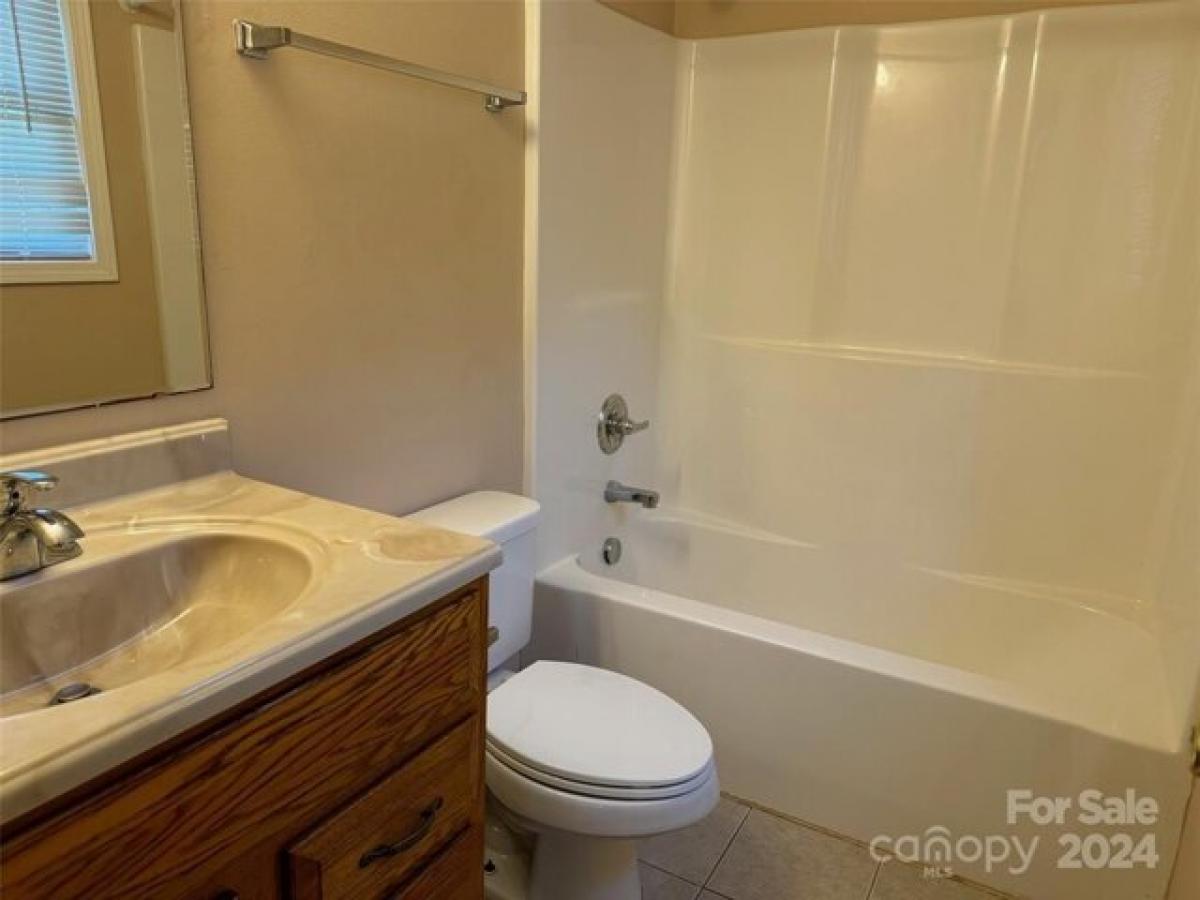 Picture of Home For Sale in Hickory, North Carolina, United States