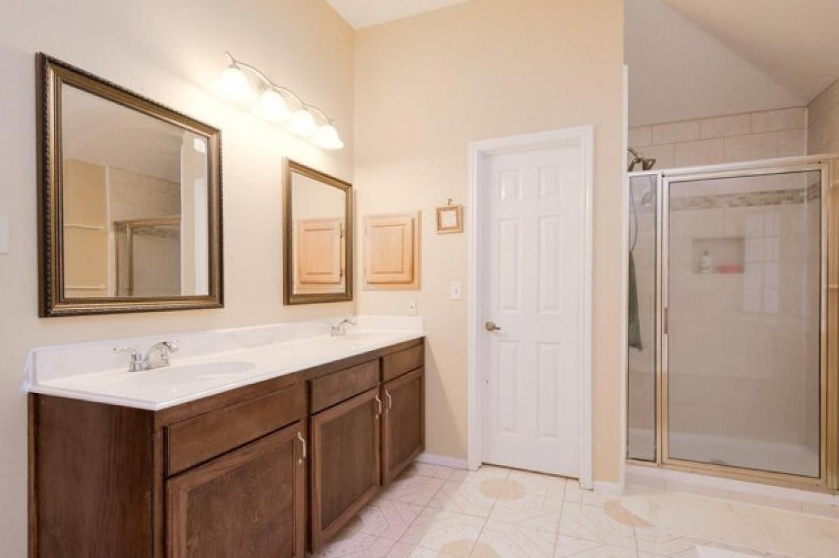 Picture of Home For Sale in Sugar Land, Texas, United States