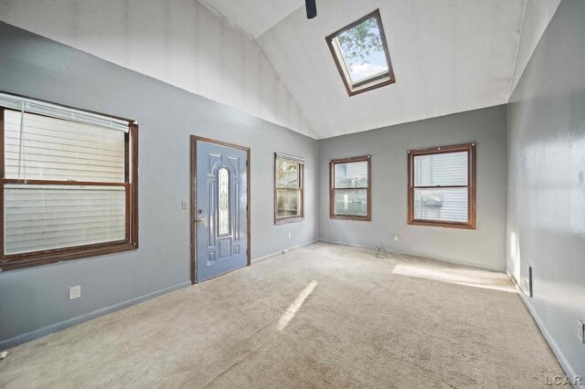 Picture of Home For Sale in Adrian, Michigan, United States