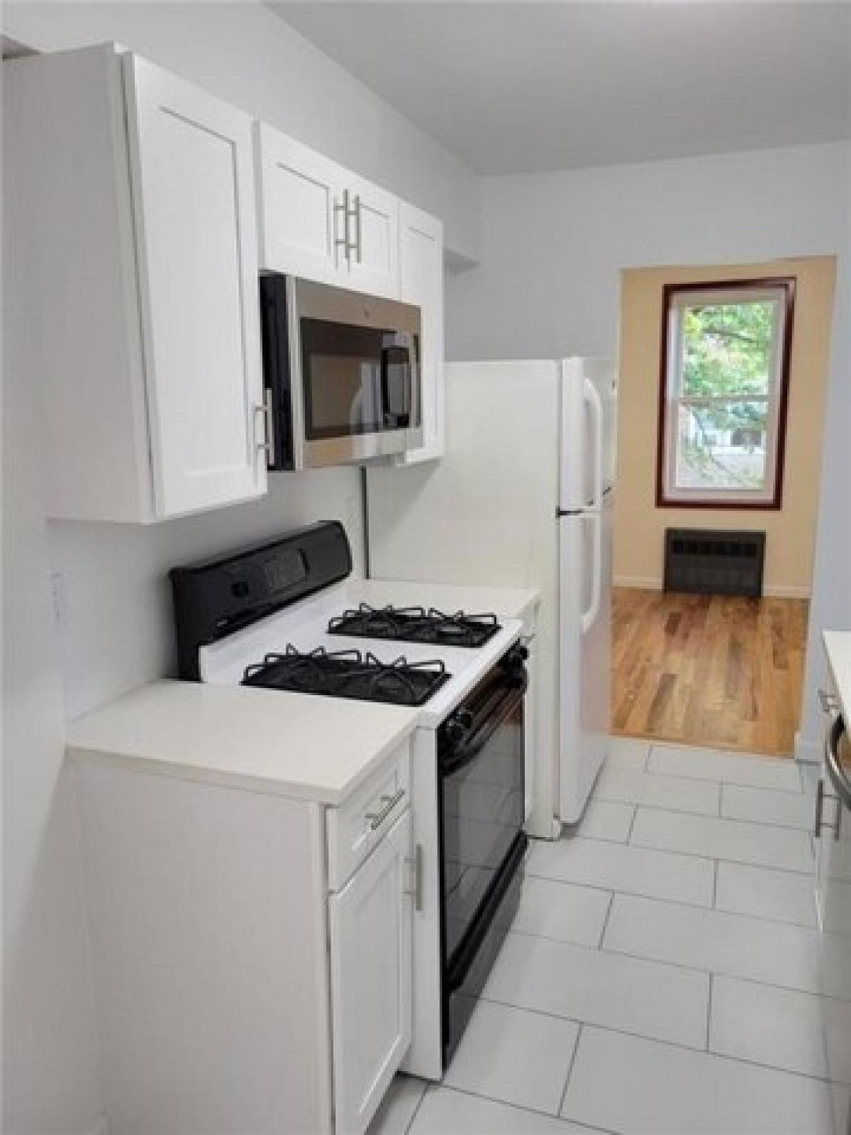 Picture of Home For Sale in New Rochelle, New York, United States