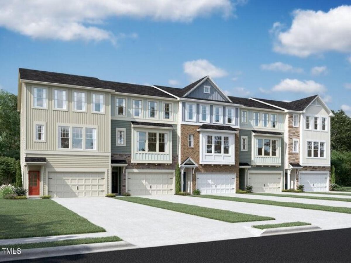 Picture of Home For Sale in Cary, North Carolina, United States