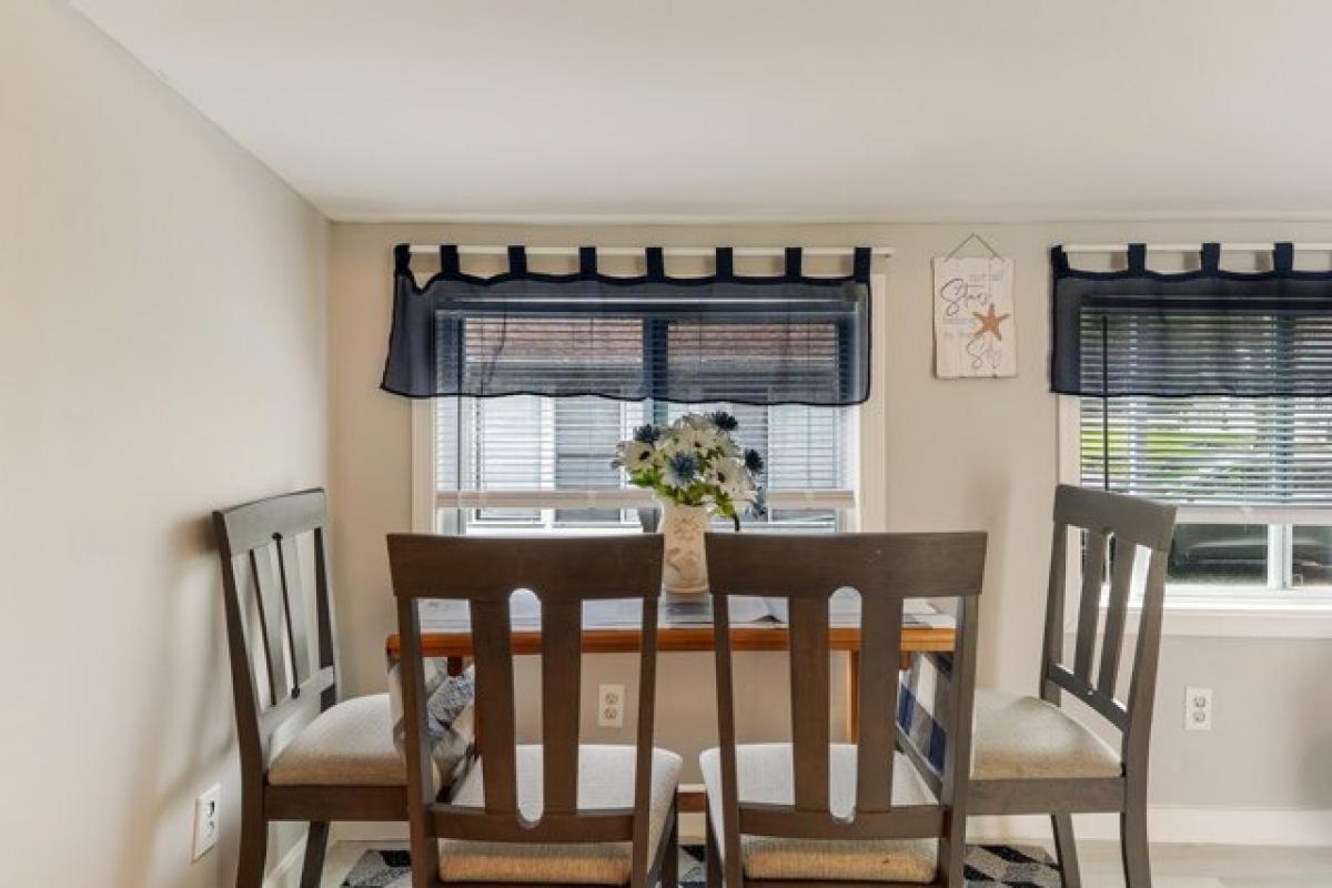 Picture of Home For Sale in Wells, Maine, United States