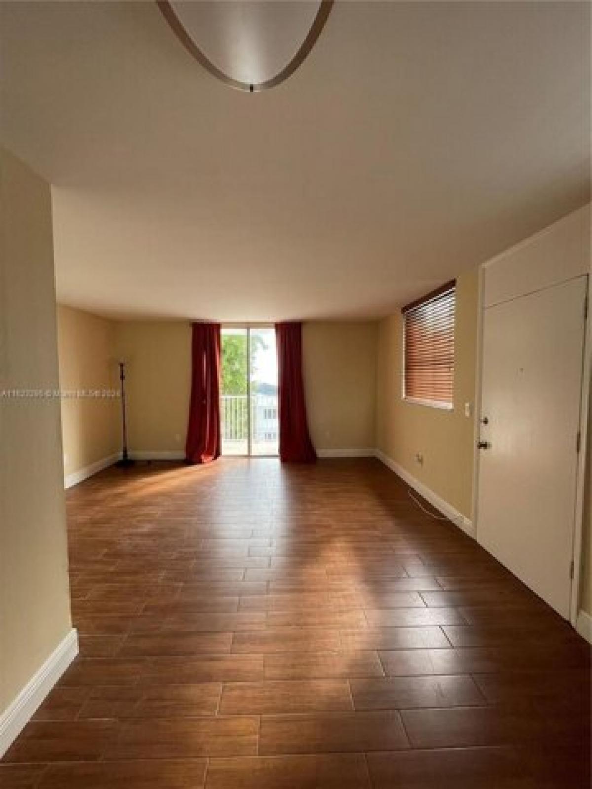 Picture of Home For Sale in North Bay Village, Florida, United States