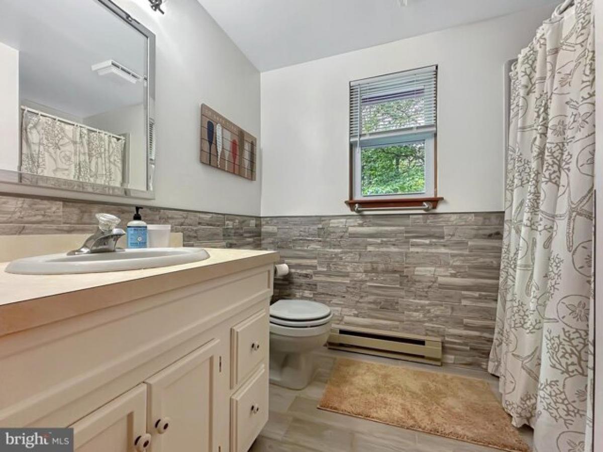 Picture of Home For Sale in Pocono Lake, Pennsylvania, United States