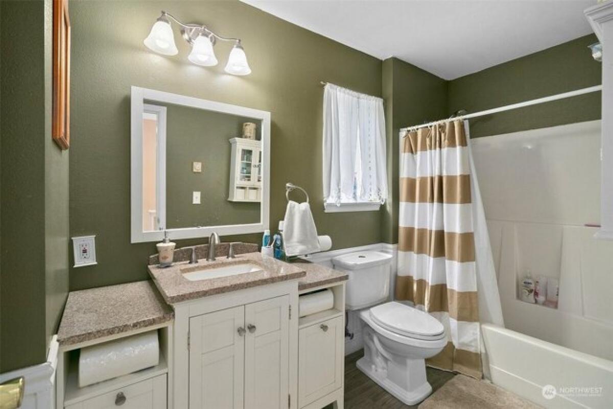 Picture of Home For Sale in Graham, Washington, United States