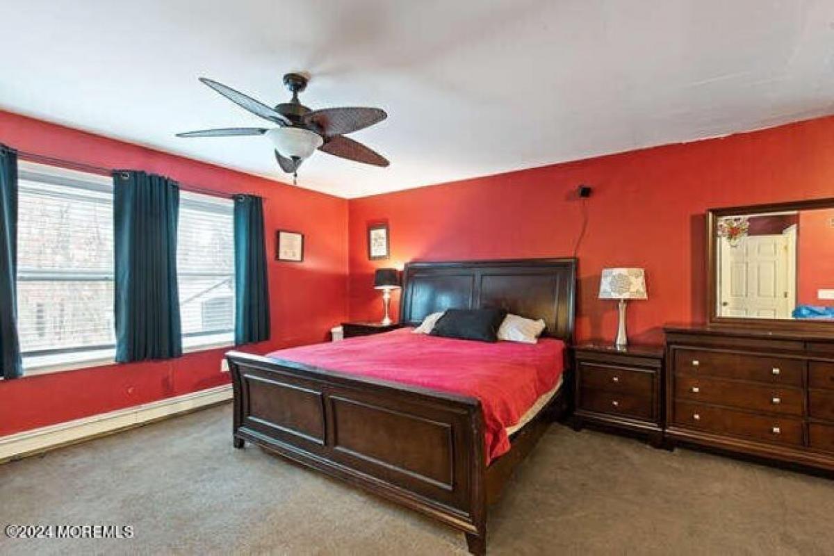 Picture of Home For Sale in Howell, New Jersey, United States