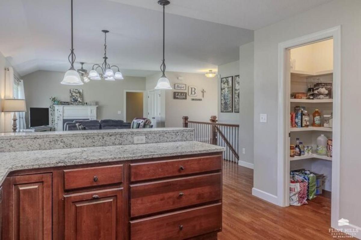 Picture of Home For Sale in Manhattan, Kansas, United States