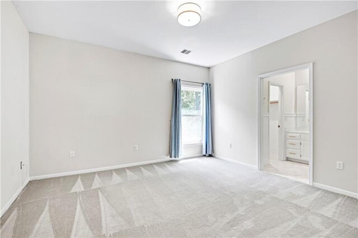 Picture of Home For Sale in Overland Park, Kansas, United States