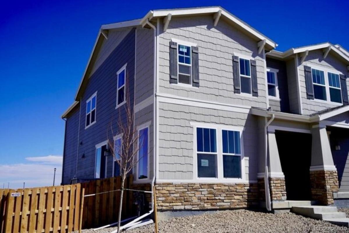 Picture of Home For Sale in Commerce City, Colorado, United States