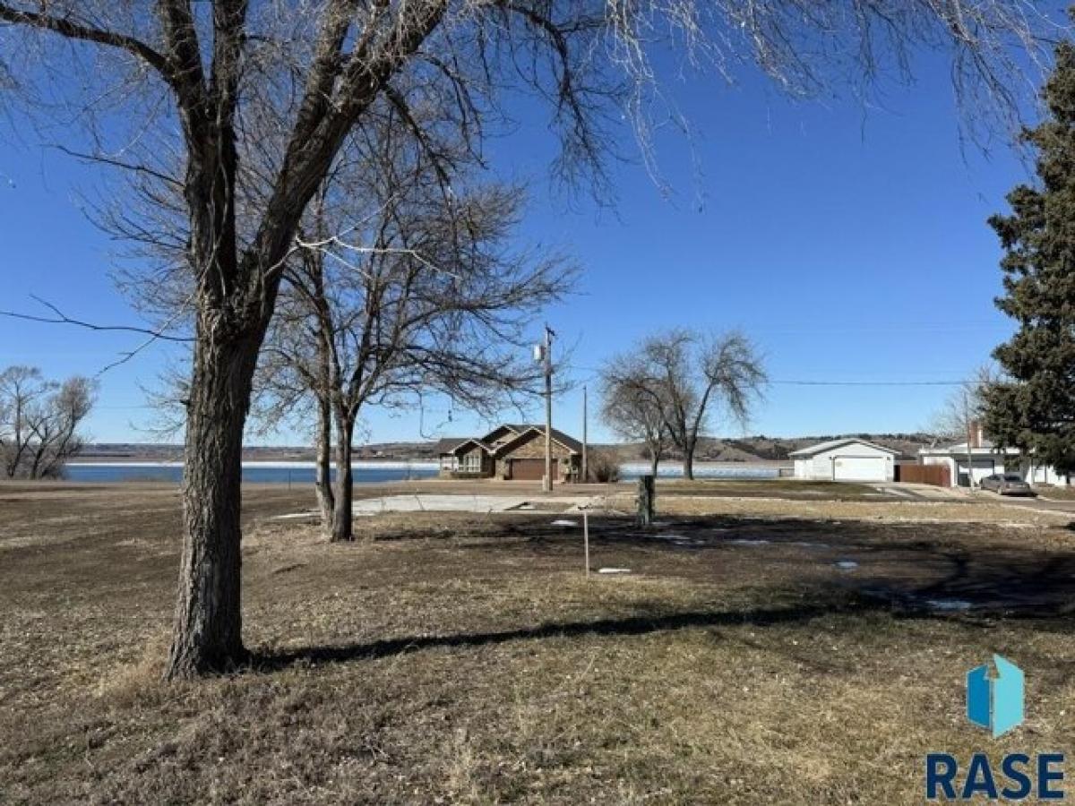 Picture of Residential Land For Sale in Chamberlain, South Dakota, United States