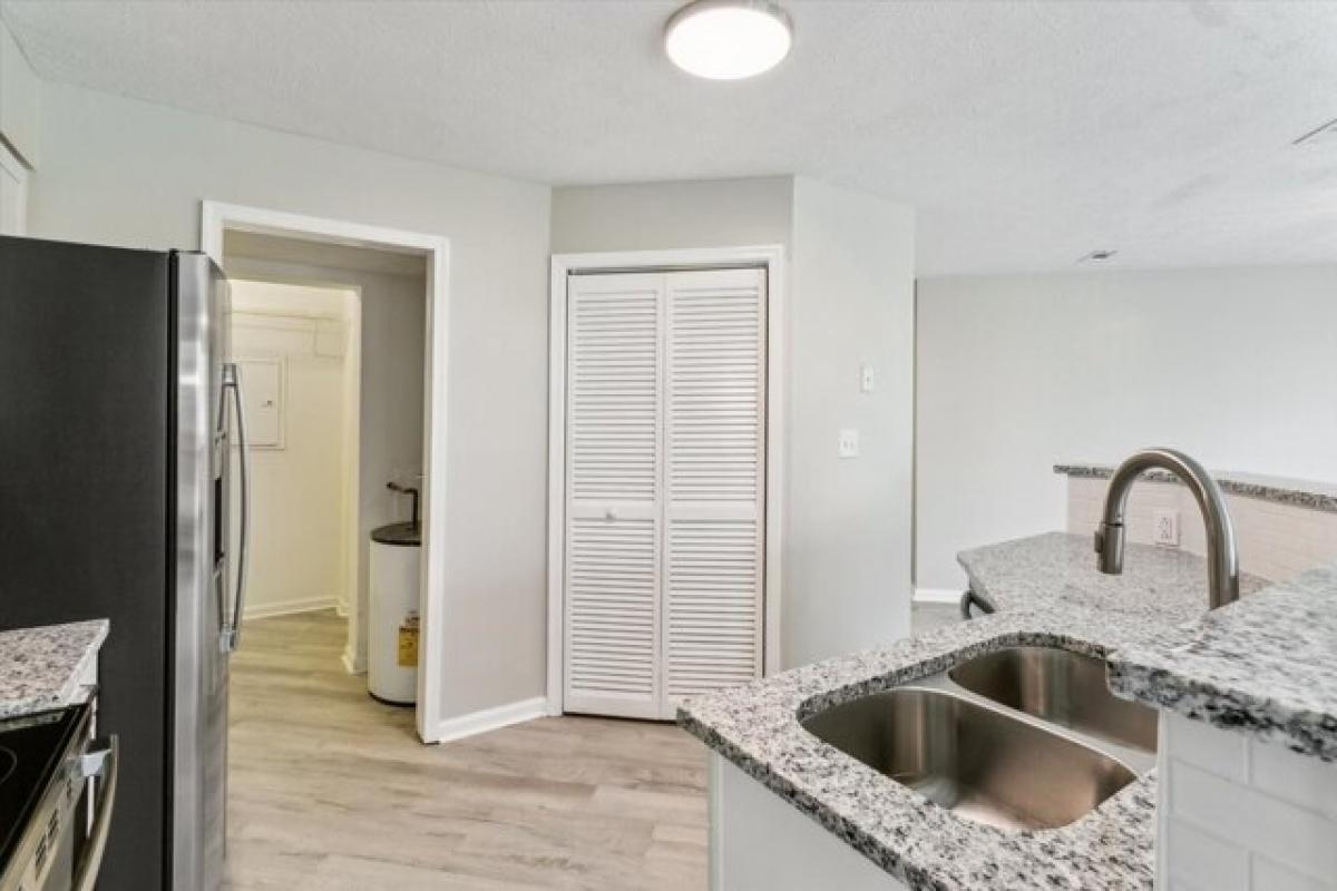 Picture of Home For Sale in Hampton, Virginia, United States