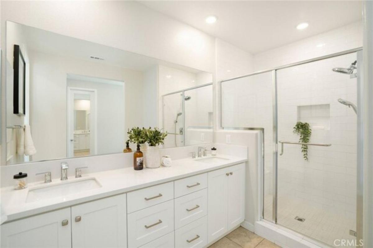 Picture of Home For Sale in Valencia, California, United States