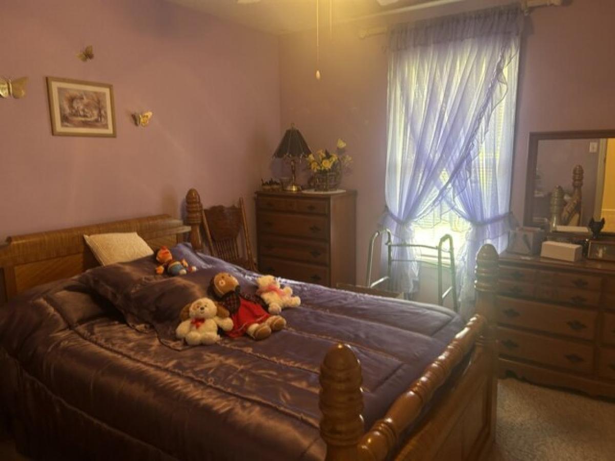 Picture of Home For Sale in Lawrenceburg, Tennessee, United States