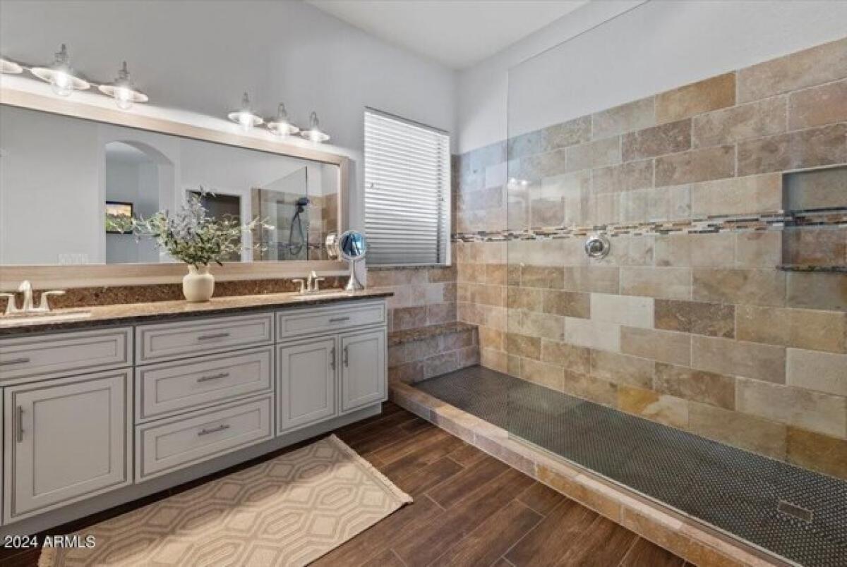 Picture of Home For Sale in Glendale, Arizona, United States