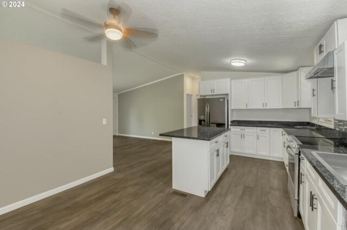 Picture of Home For Sale in Hillsboro, Oregon, United States