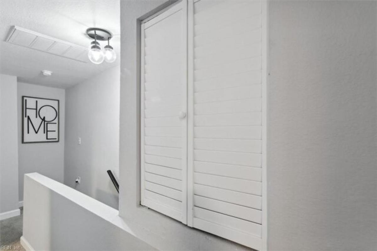 Picture of Home For Sale in Newport News, Virginia, United States