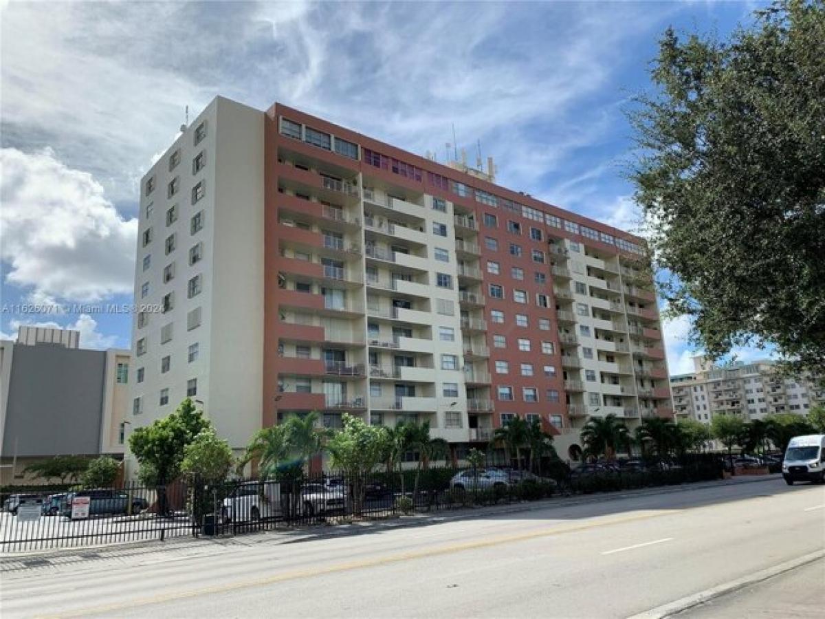 Picture of Home For Sale in Hialeah, Florida, United States