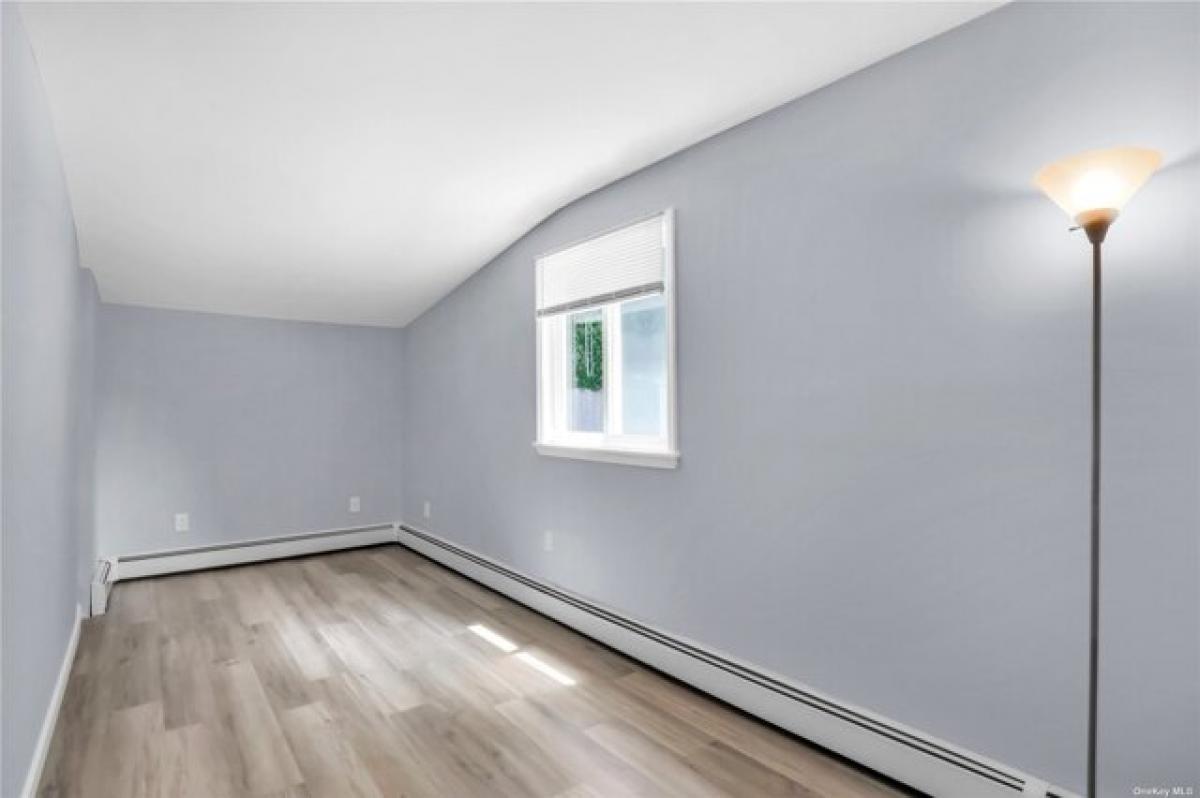 Picture of Home For Sale in Stony Brook, New York, United States