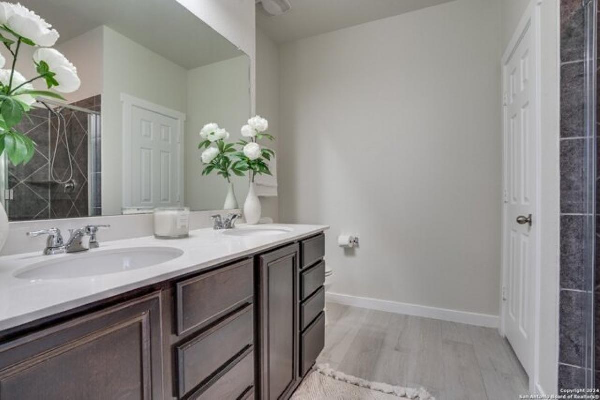 Picture of Home For Sale in Del Valle, Texas, United States